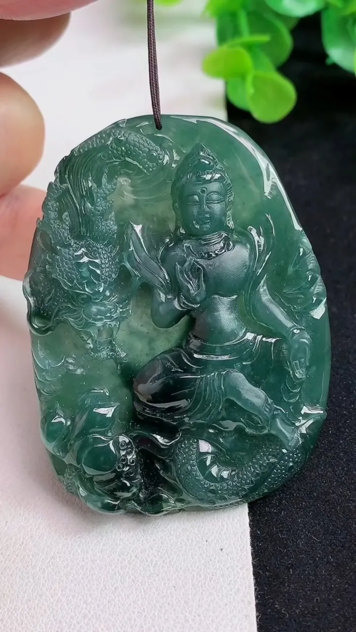 天然A货翡翠蓝水祥龙观音菩萨吊坠，尺寸63.2-47.6-7，重量:40.09g
5月12日