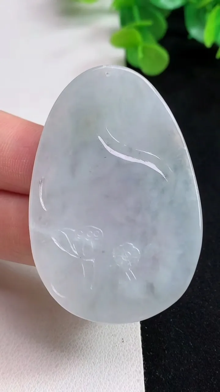 天然A货翡翠白冰普贤菩萨吊坠，尺寸56-37.4-5.4，重量:23.12g
5月12日
