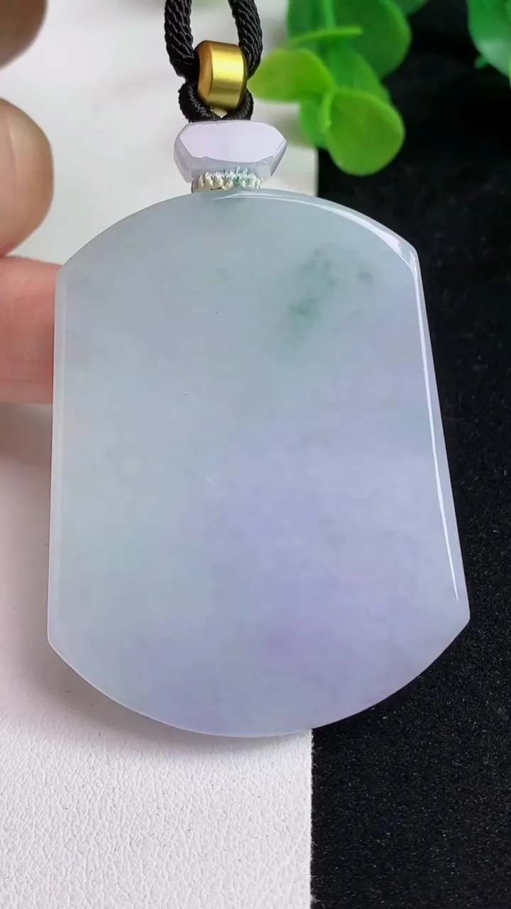 天然A货翡翠春带彩 紫罗兰无事牌吊坠，尺寸53.6-41.2-5.7，重量:40.51g
5月12日