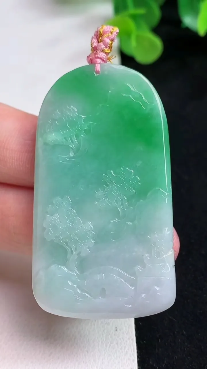 天然A货翡翠山水牌吊坠，尺寸55-31-6，重量:24.33g
5月12日