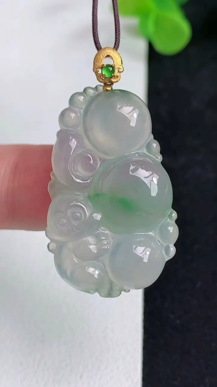 天然A货翡翠生肖猴吊坠，尺寸32-19.7-5，重量:5.72g
5月12日