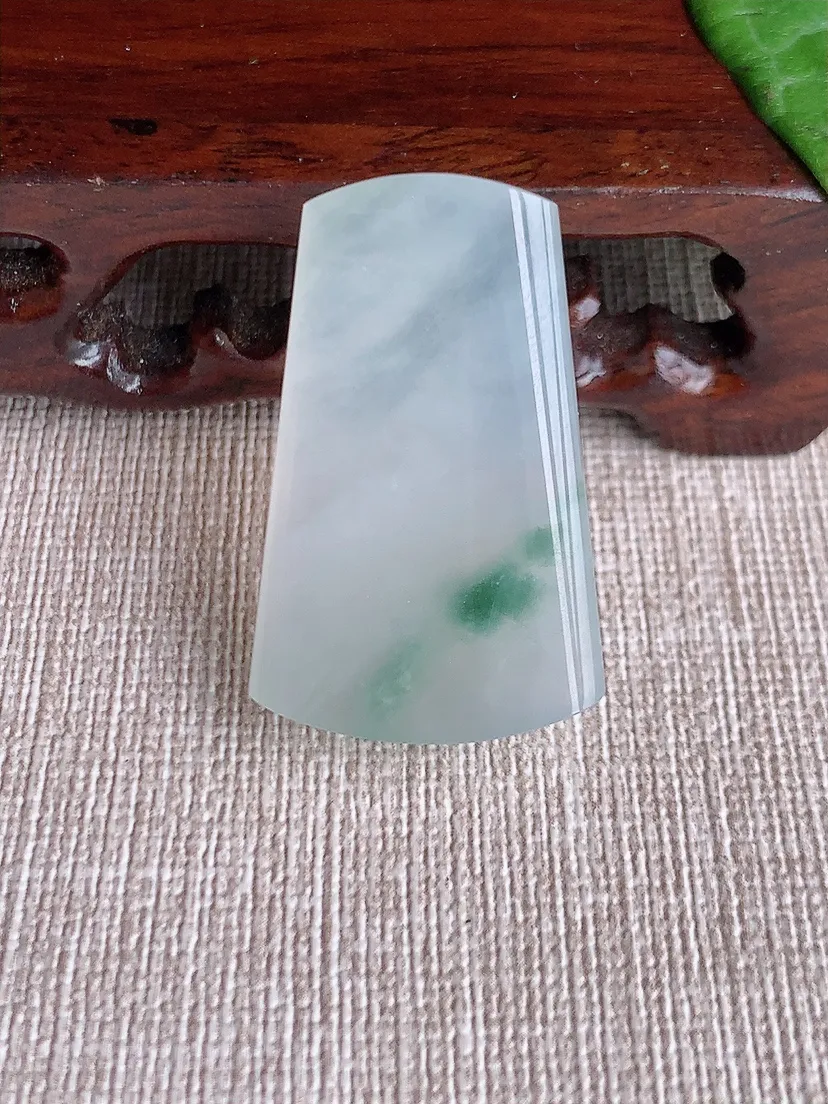 天然A货翡翠飘花无事牌吊坠尺寸34.8×32.2×5.7m量11.08g 0511