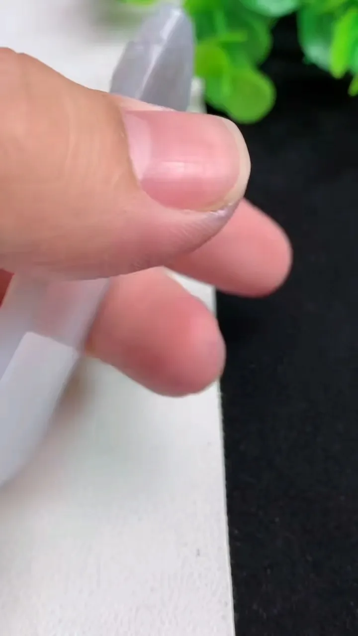 天然A货翡翠白冰普贤菩萨吊坠，尺寸66-42.3-5，重量:34.95g
5月12日