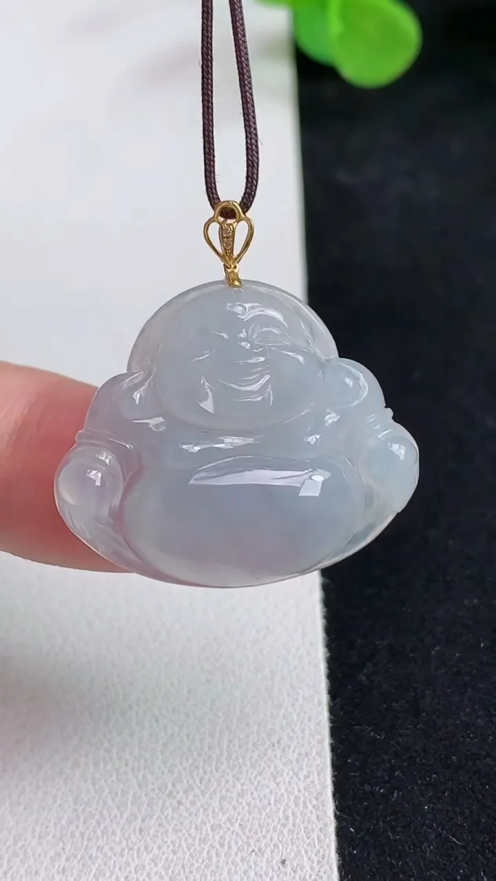 天然A货翡翠白冰佛公吊坠，尺寸23.7-28.6-5.3，重量:5.28g
5月12日