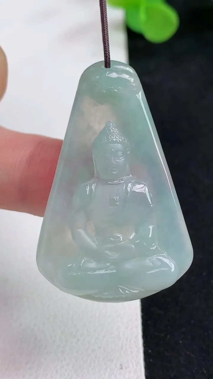 天然A货翡翠大日如来吊坠，尺寸41.8-27.2-5.6，重量:11.16g
5月12日