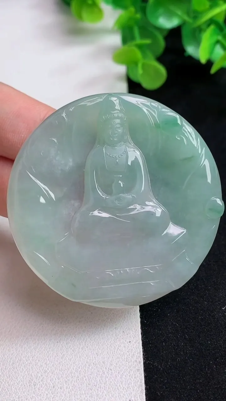 天然A货翡翠素衣观音吊坠，尺寸54.2-4.6，重量:30.35g
5月12日