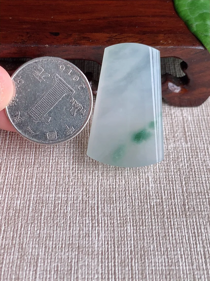 天然A货翡翠飘花无事牌吊坠尺寸34.8×32.2×5.7m量11.08g 0511