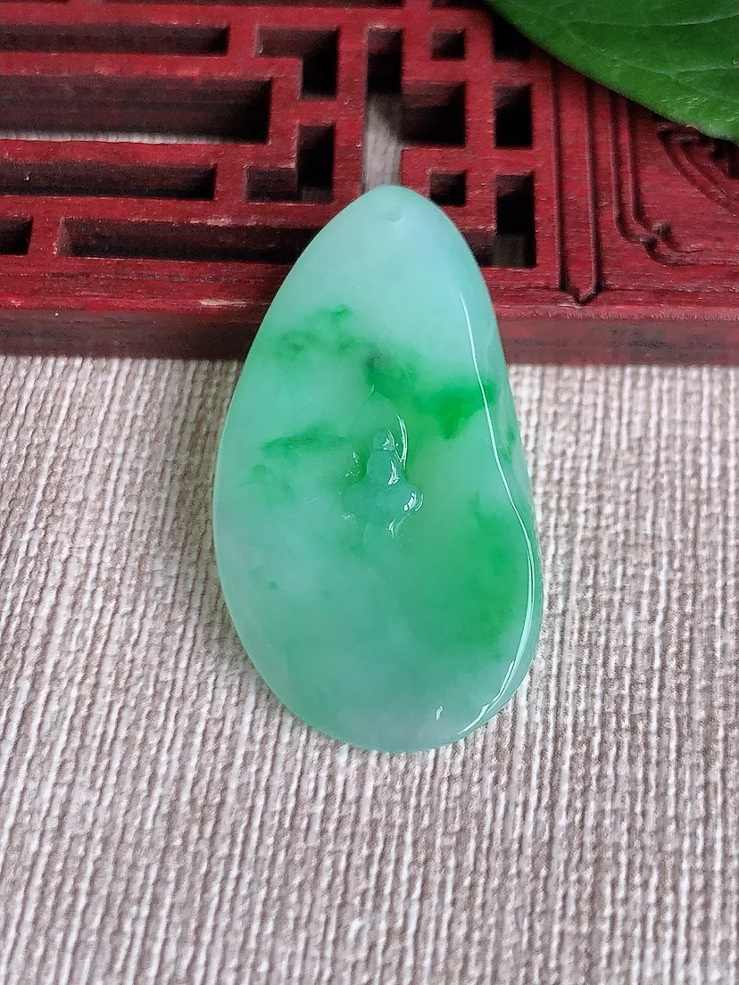 天然A货翡翠飘阳绿悟道吊坠 尺寸35×19.4×4.6m量5.60g 0511