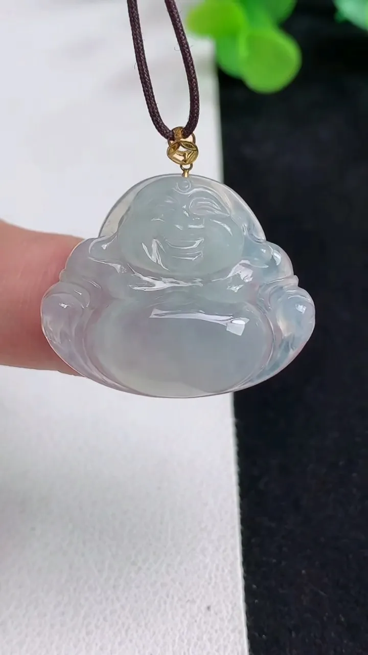 天然A货翡翠白冰佛公吊坠，尺寸23.7-29.2-5.3，重量:5.49g
5月12日