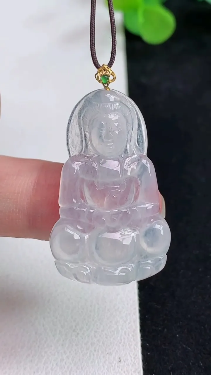 天然A货翡翠白冰观音菩萨吊坠，尺寸35.2-22-3.4，重量:4.30g
5月12日