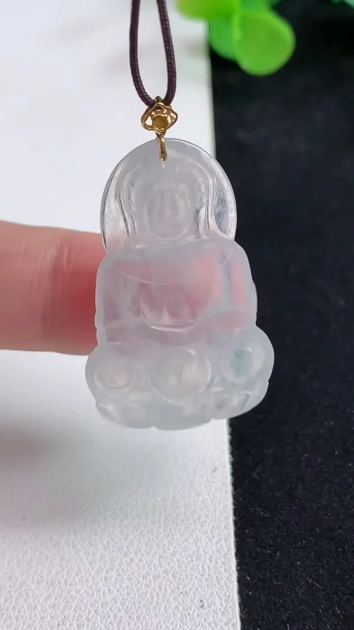 天然A货翡翠白冰观音菩萨吊坠，尺寸35.2-22-3.4，重量:4.30g
5月12日