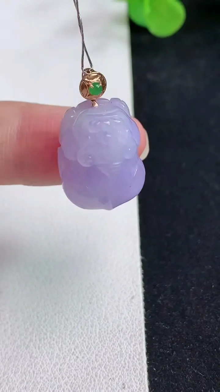 天然A货翡翠k金紫罗兰貔貅吊坠，尺寸18.6-14.7-10.4，重量:7.06g
5月12日