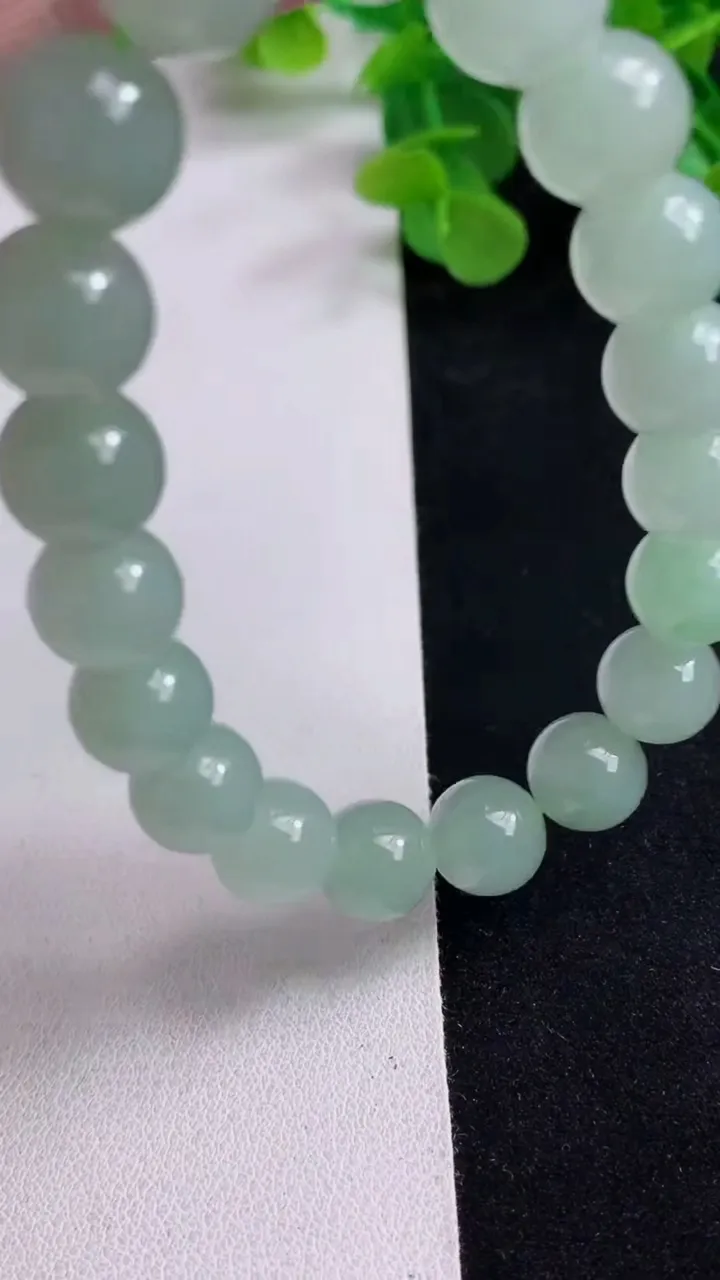 天然A货翡翠圆珠手串19颗，尺寸10，重量:33.31g5月12日
工厂直销收藏佳品,种好水足，色泽均匀，有种有色，上手高大气！