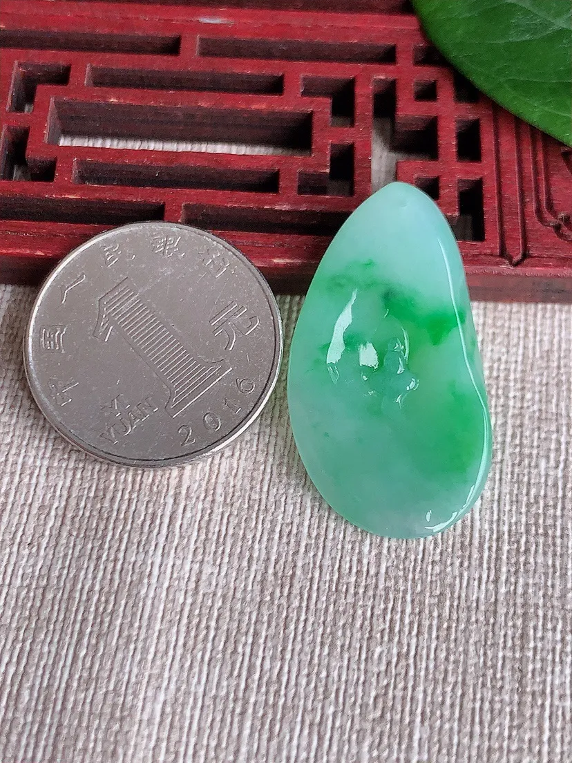 天然A货翡翠飘阳绿悟道吊坠 尺寸35×19.4×4.6m量5.60g 0511