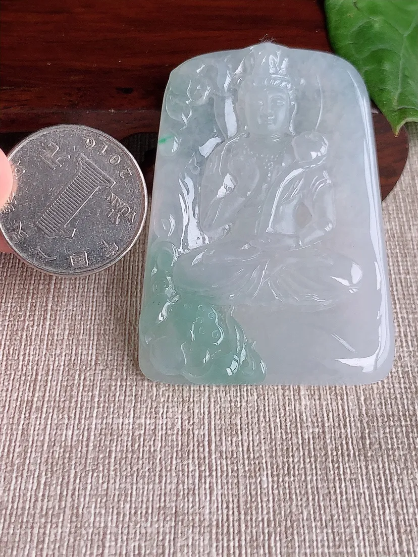 天然A货翡翠飘绿一刀切观音吊坠尺寸51.7×41.2×6m量33.88g 0511