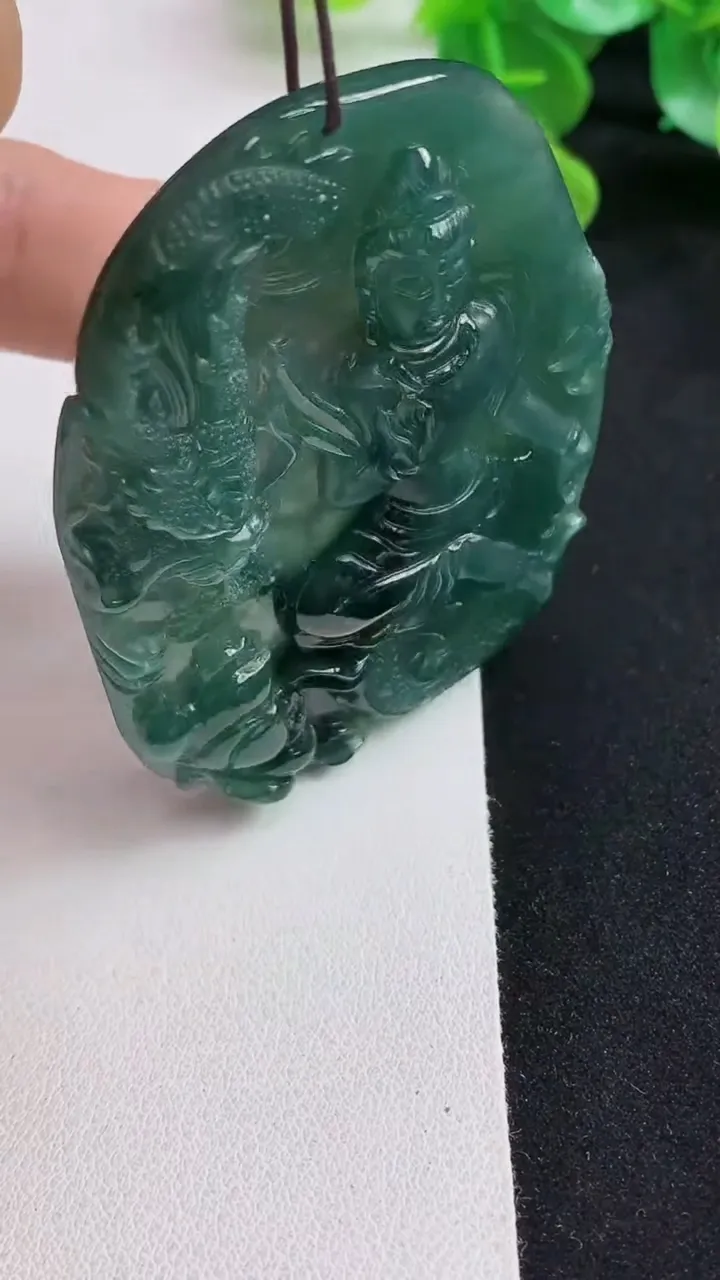 天然A货翡翠蓝水祥龙观音菩萨吊坠，尺寸63.2-47.6-7，重量:40.09g
5月12日