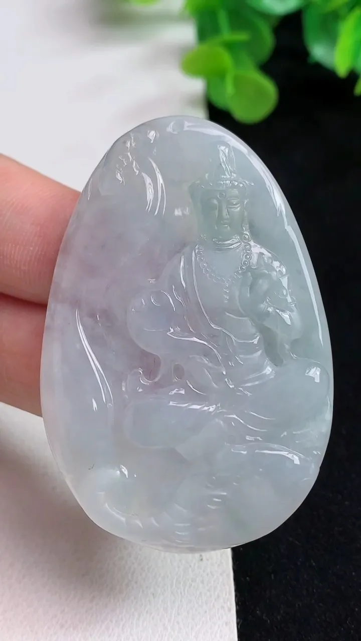 天然A货翡翠白冰普贤菩萨吊坠，尺寸56-37.4-5.4，重量:23.12g
5月12日