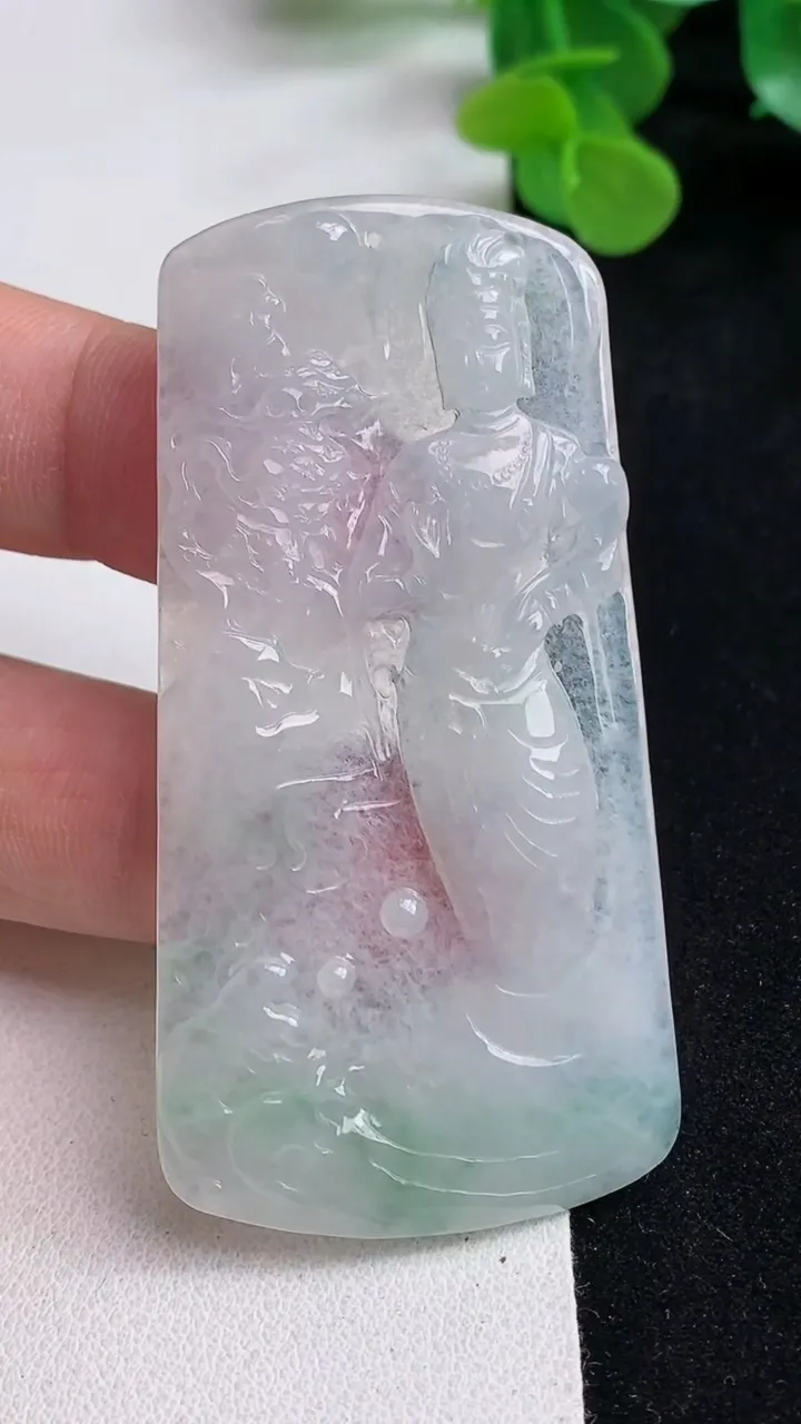 天然A货翡翠观音菩萨吊坠，尺寸67.6-33.2-3.2，重量:16.08g
5月12日