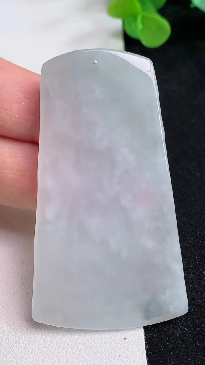 天然A货翡翠白冰祥龙大日如来吊坠，尺寸65-35-5.4，重量:26.46g
5月12日