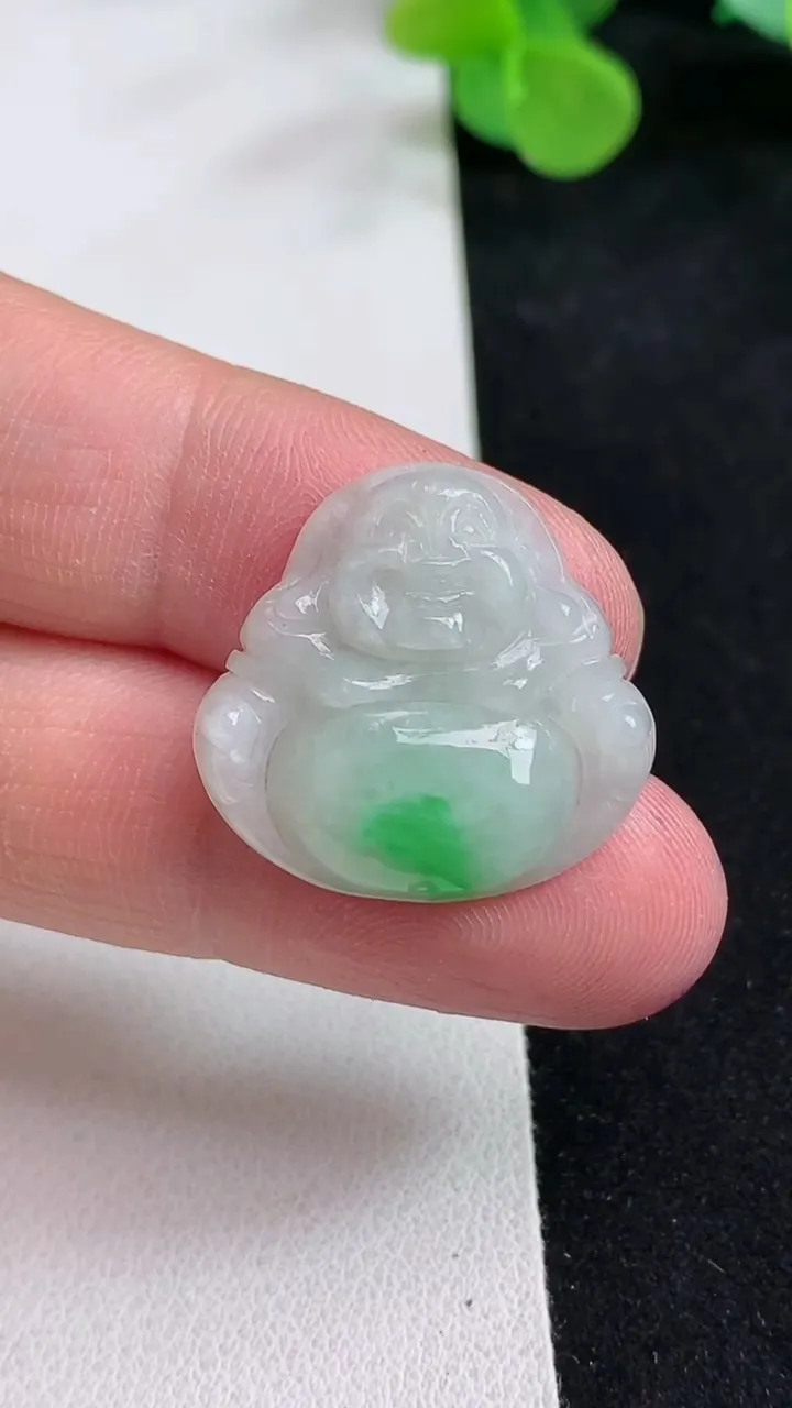 天然A货翡翠佛公吊坠，尺寸22.8-24-5.3，重量:4.26g
5月12日