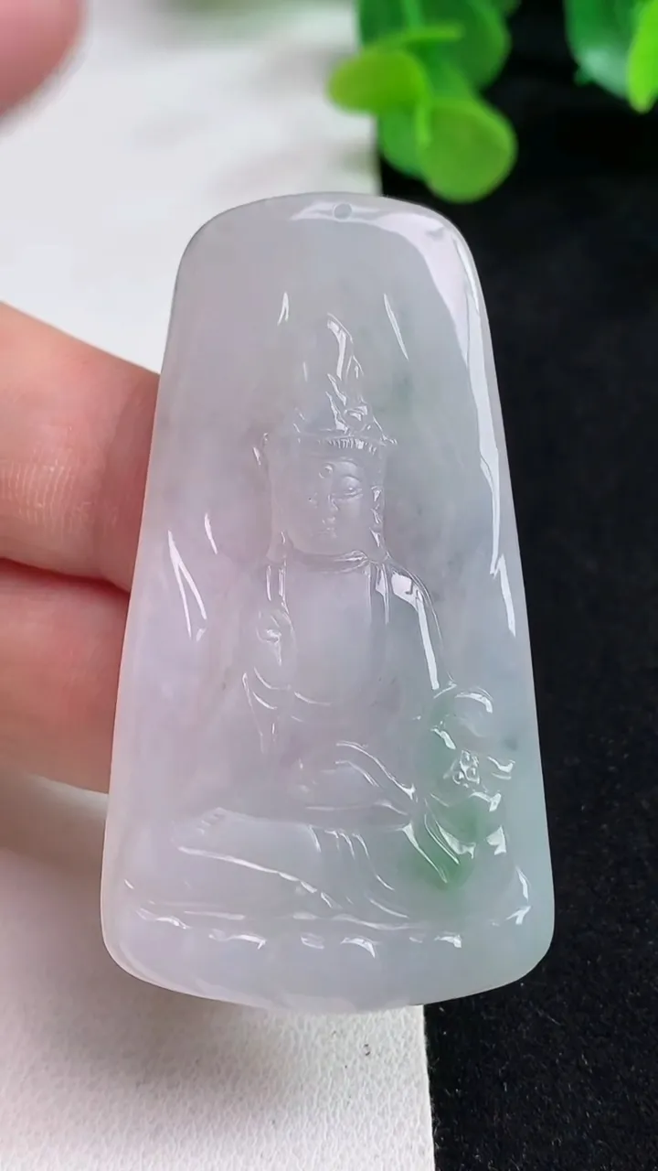 天然A货翡翠观音菩萨吊坠，尺寸57-30.8-4.5，重量:18.42g
5月12日