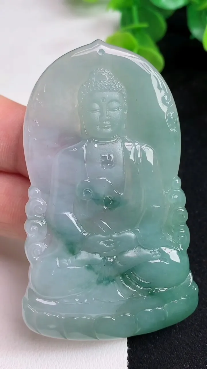 天然A货翡翠飘花大日如来吊坠，尺寸70-39.2-5.6，重量:35.31g
5月12日