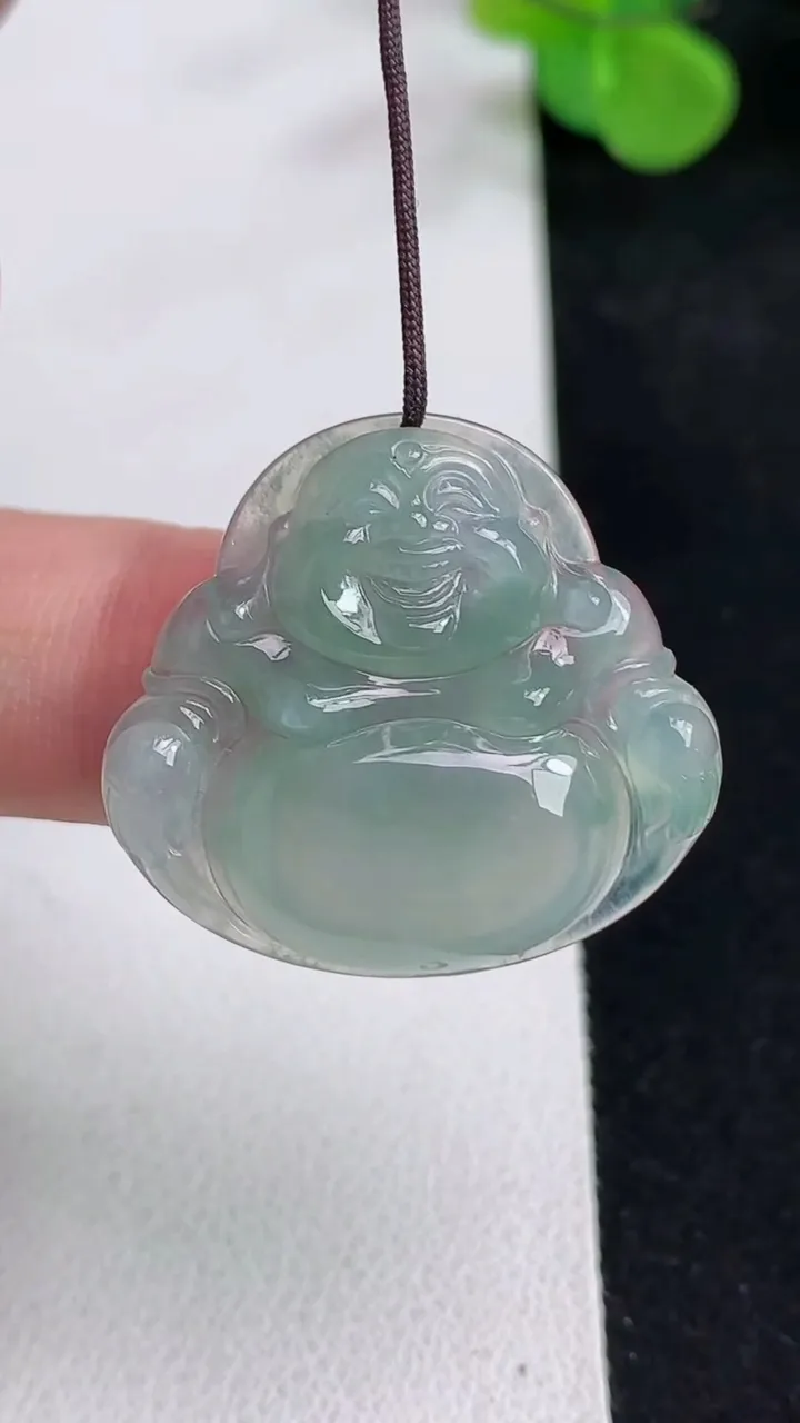 天然A货翡翠佛公吊坠，尺寸25.5-28-5.8，重量:5.58g
5月12日
