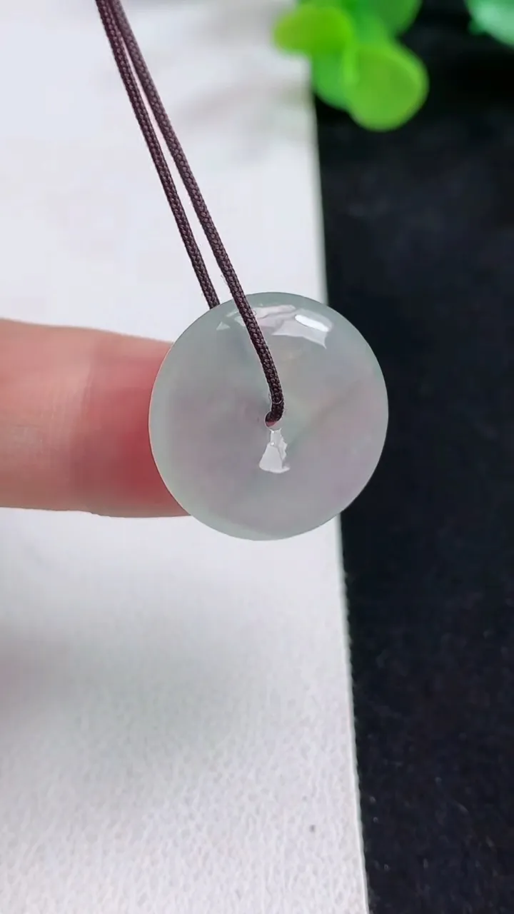天然A货翡翠白冰平安扣吊坠，尺寸19.6-4.3，重量:3.48g
5月12日