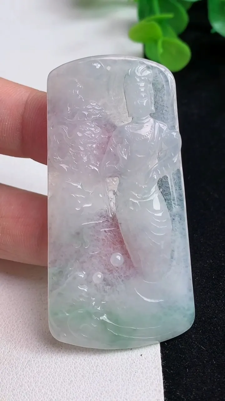 天然A货翡翠观音菩萨吊坠，尺寸67.6-33.2-3.2，重量:16.08g
5月12日