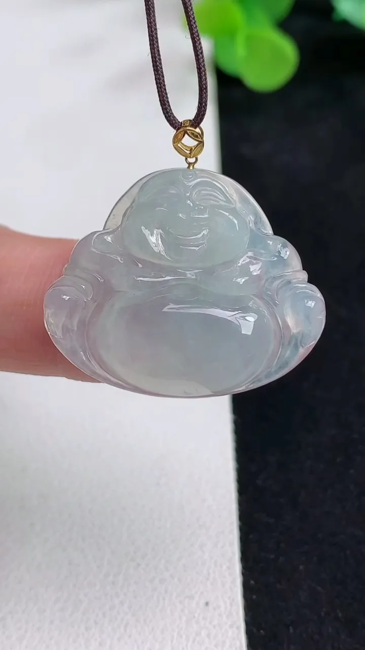 天然A货翡翠白冰佛公吊坠，尺寸23.7-29.2-5.3，重量:5.49g
5月12日