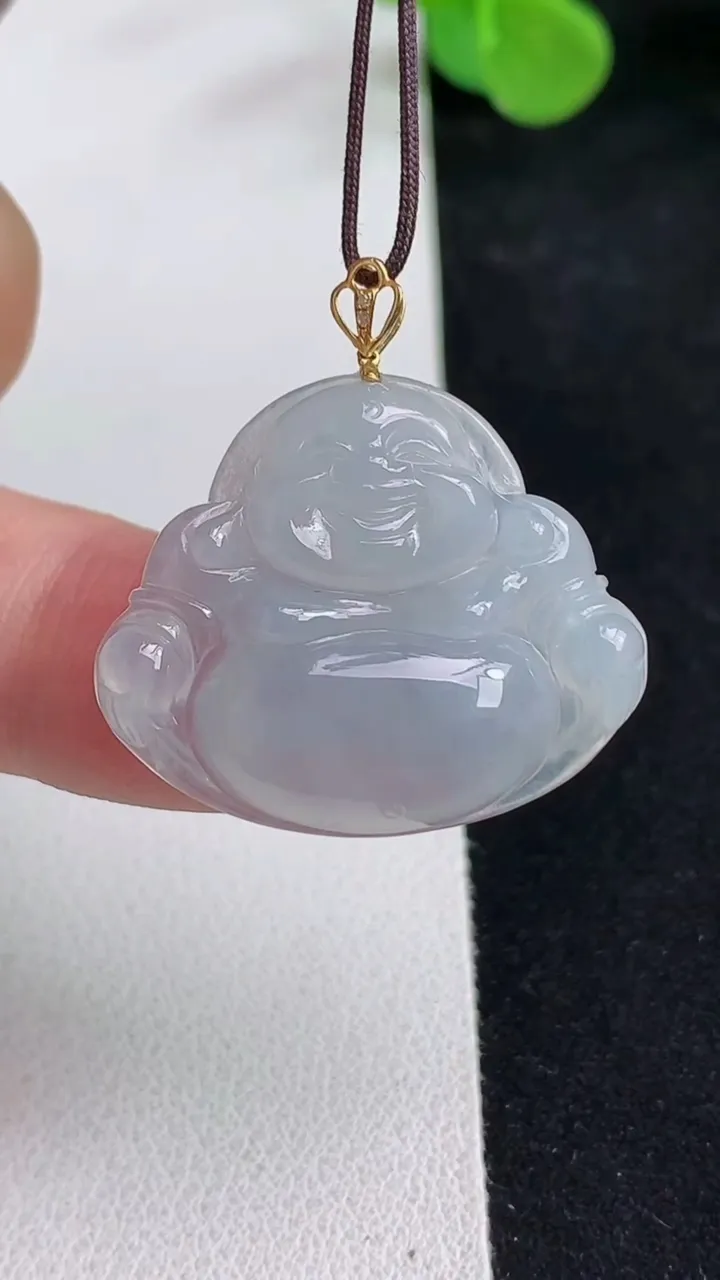 天然A货翡翠白冰佛公吊坠，尺寸23.7-28.6-5.3，重量:5.28g
5月12日