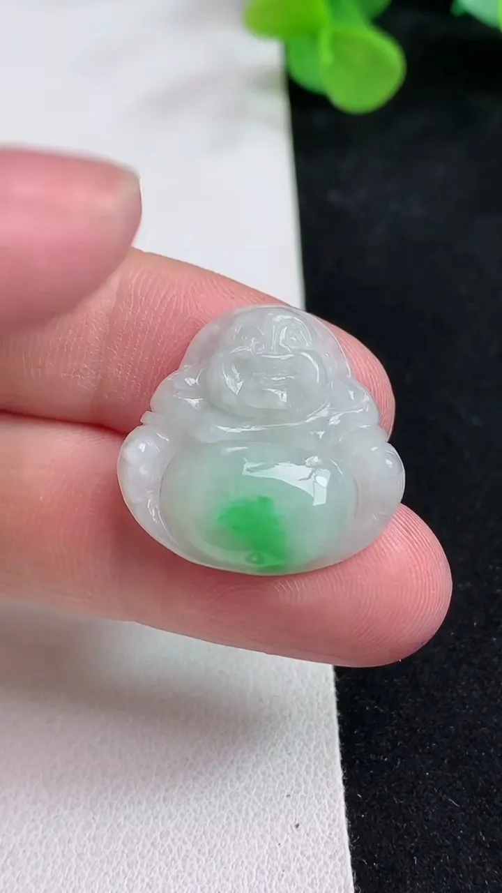 天然A货翡翠佛公吊坠，尺寸22.8-24-5.3，重量:4.26g
5月12日