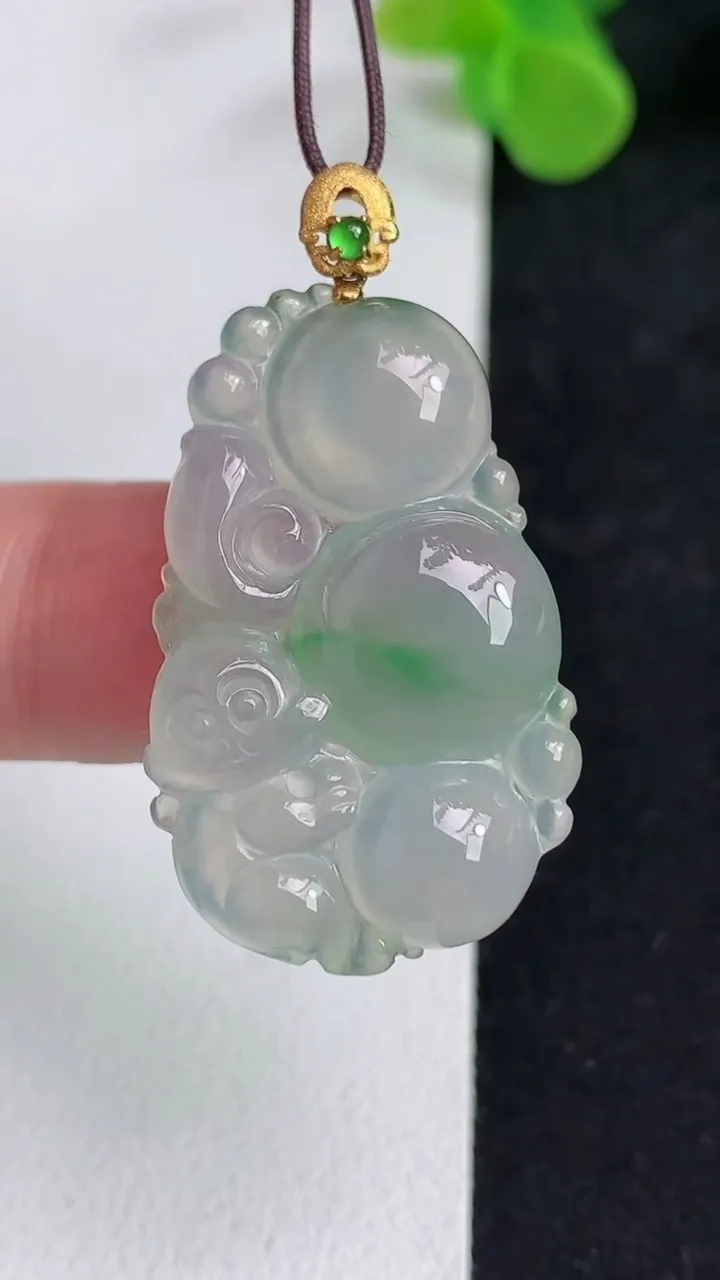 天然A货翡翠生肖猴吊坠，尺寸32-19.7-5，重量:5.72g
5月12日