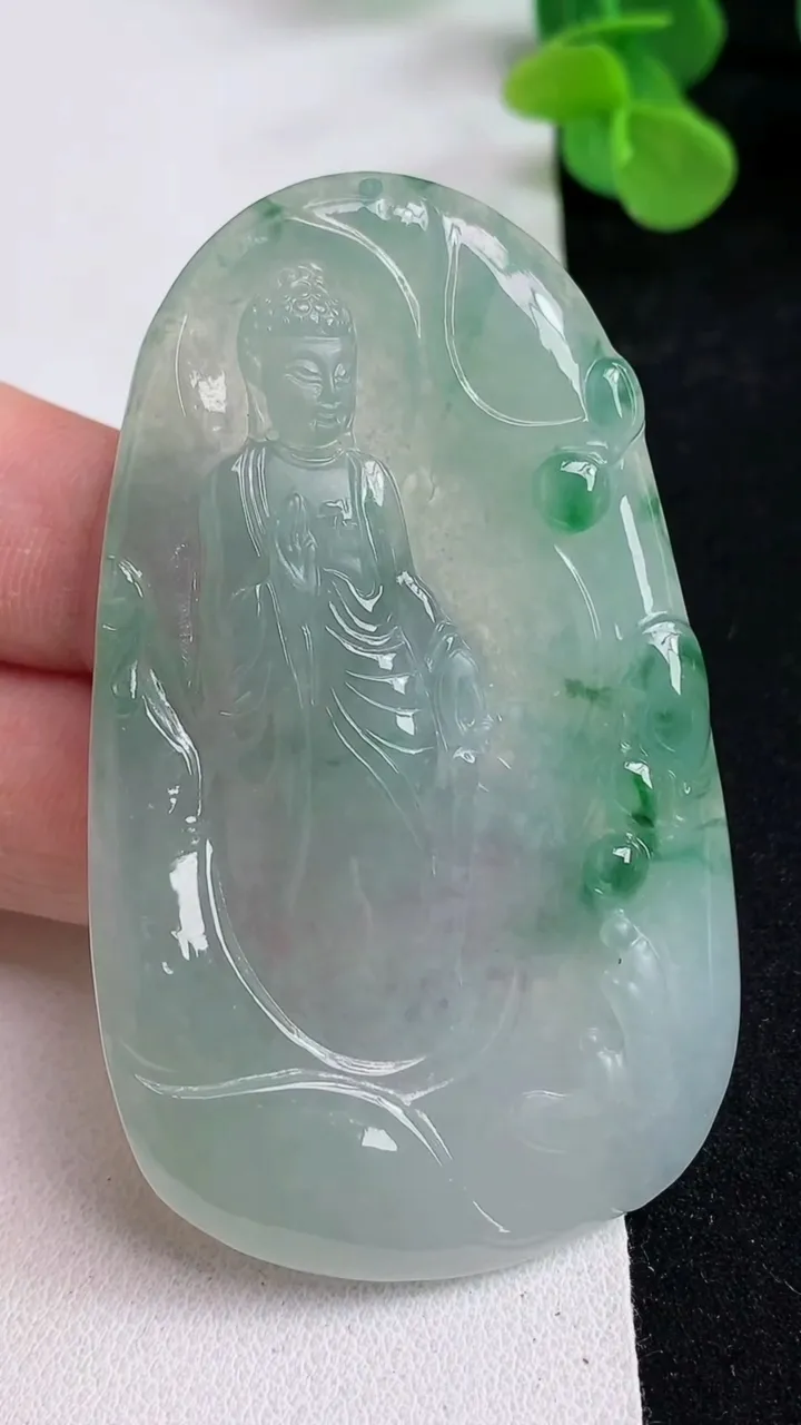 天然A货翡翠阿弥陀佛吊坠，尺寸69-40.8-5.7，重量:34.01g
5月12日