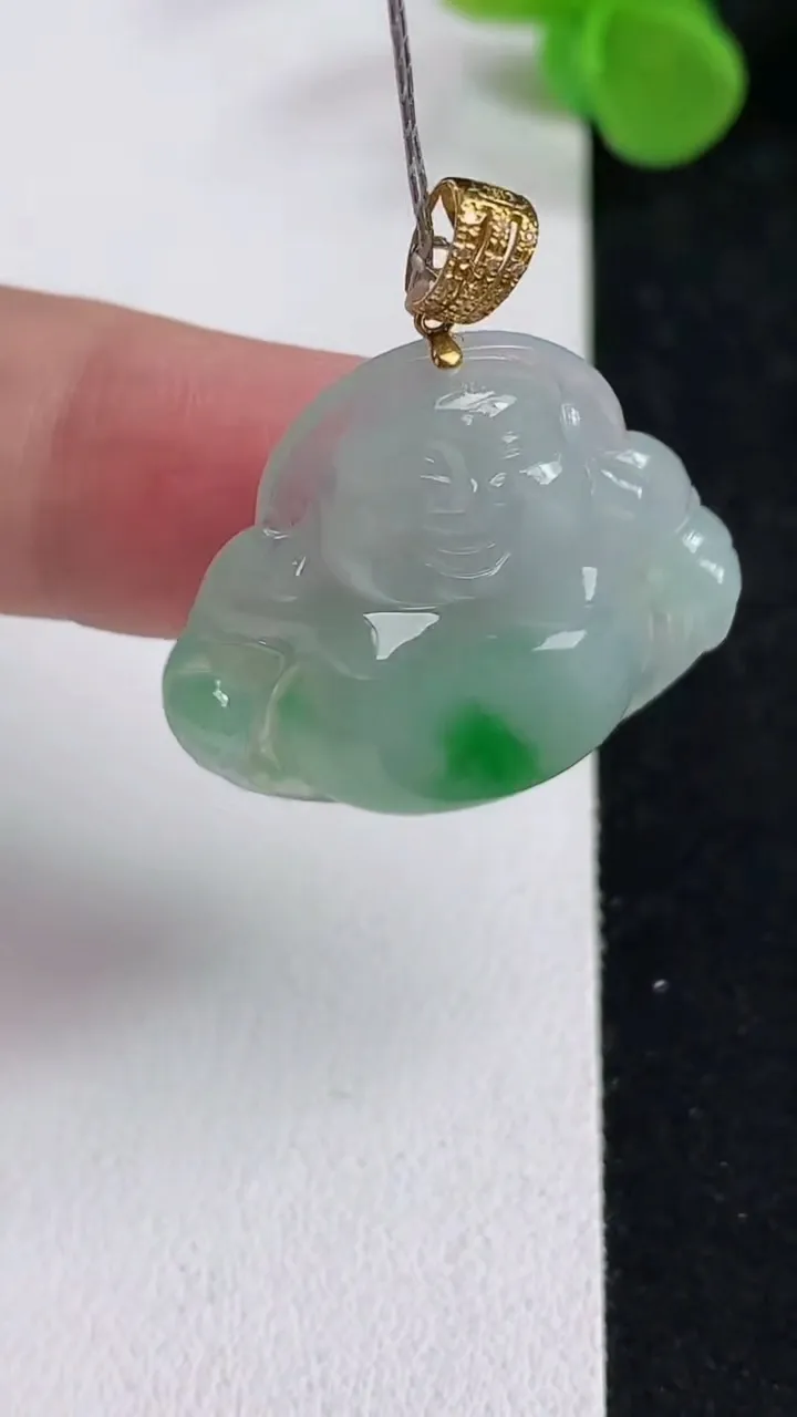 天然A货翡翠佛公吊坠，尺寸26.5-28-5.6，重量:6.55g
5月12日