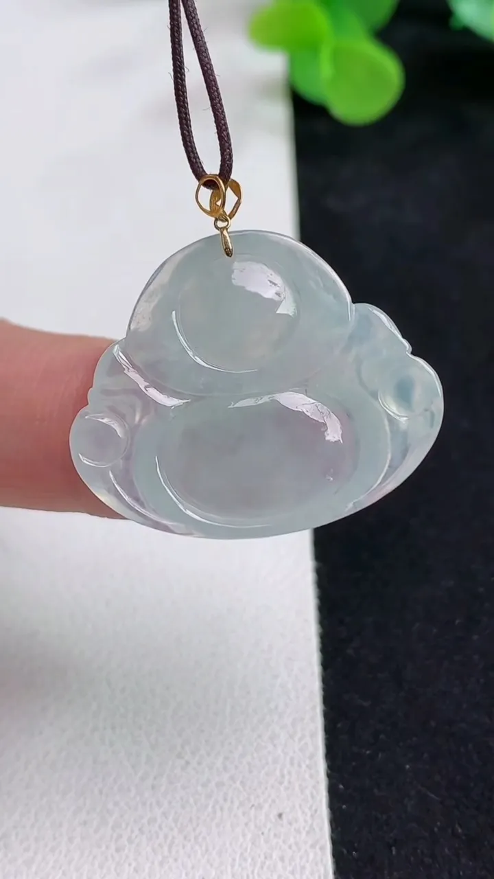 天然A货翡翠白冰佛公吊坠，尺寸23.7-29.2-5.3，重量:5.49g
5月12日