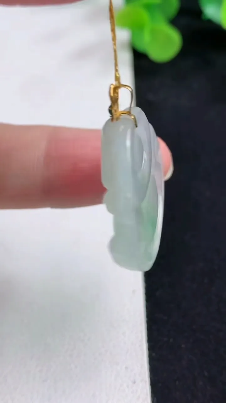 天然A货翡翠佛公吊坠，尺寸25-27.2-6.3，重量:7.11g
5月12日