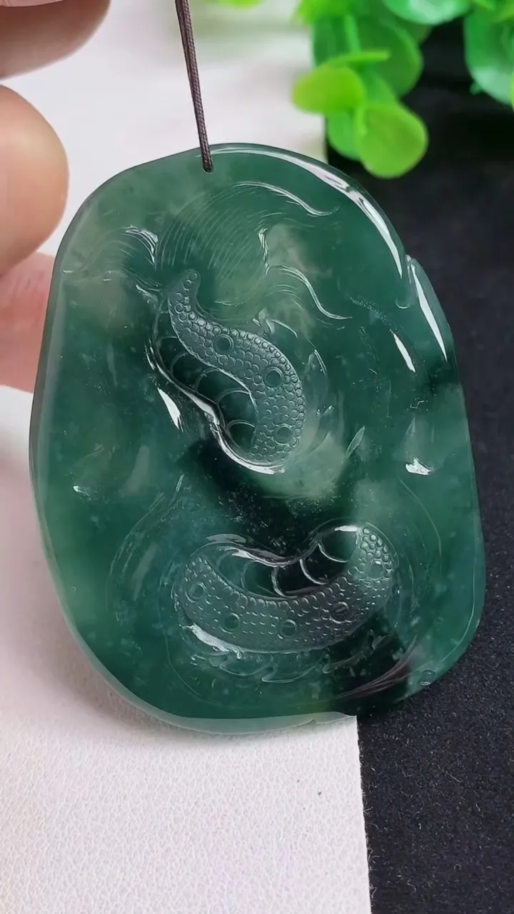 天然A货翡翠蓝水祥龙观音菩萨吊坠，尺寸63.2-47.6-7，重量:40.09g
5月12日