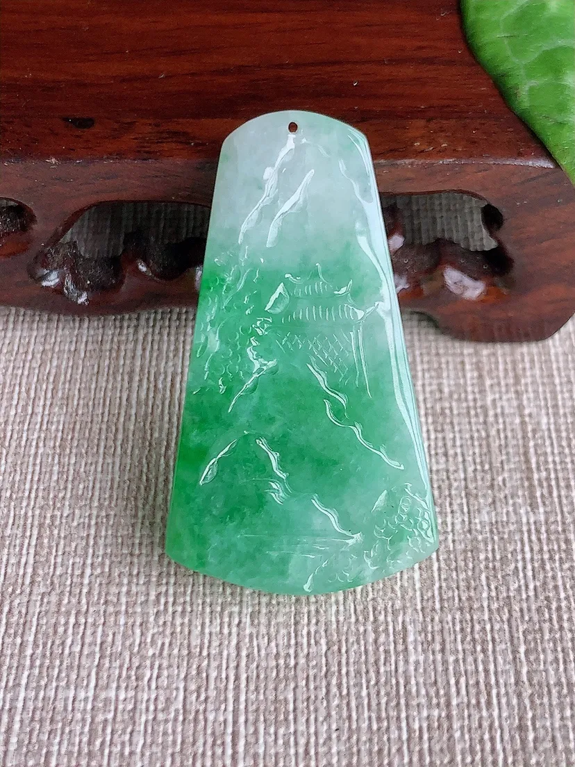 天然A货翡翠飘绿意境山水牌吊坠 尺寸42.3×23.8×6.8m量11.19g 0511