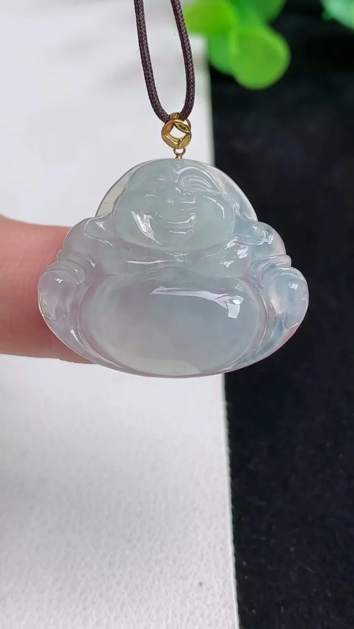 天然A货翡翠白冰佛公吊坠，尺寸23.7-29.2-5.3，重量:5.49g
5月12日
