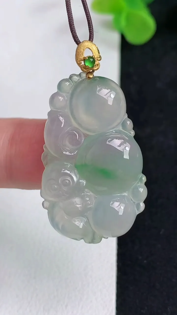 天然A货翡翠生肖猴吊坠，尺寸32-19.7-5，重量:5.72g
5月12日