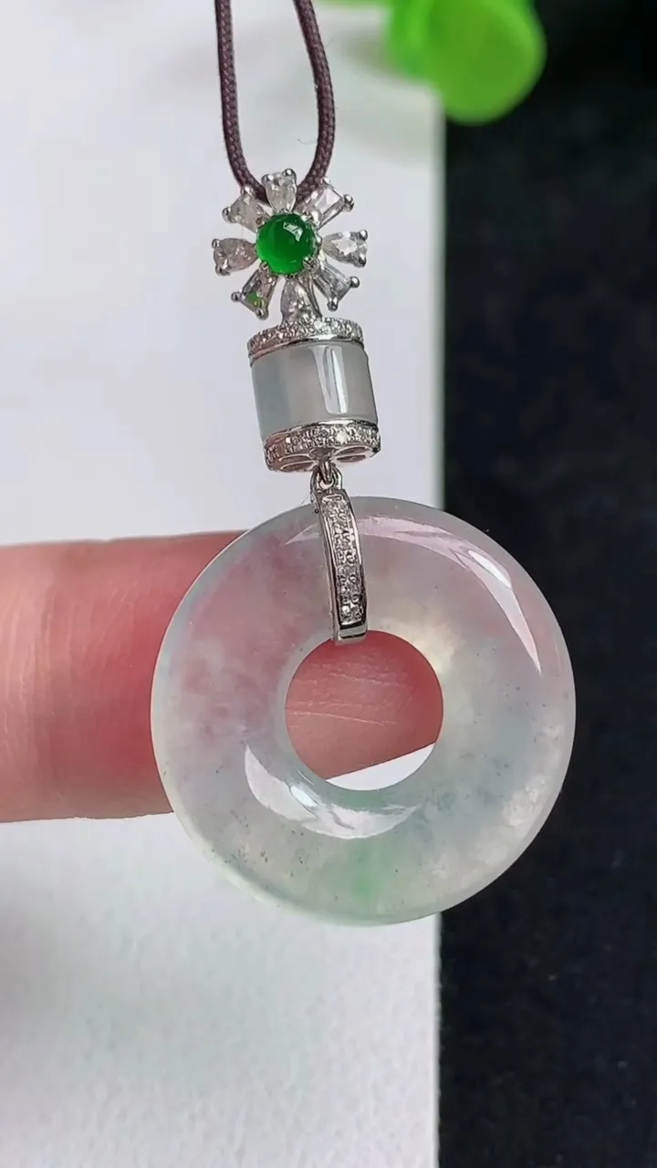 天然A货翡翠平安环吊坠，尺寸21-4，重量:4.45g
5月13日