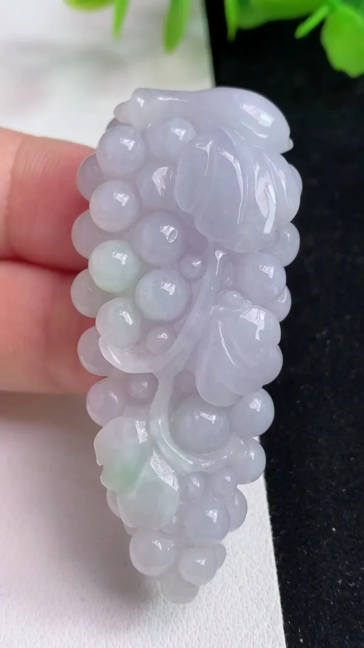 天然A货翡翠紫罗兰多子多福 葡萄吊坠，尺寸58.8-25.2-11.8，重量:29.33g
5月13