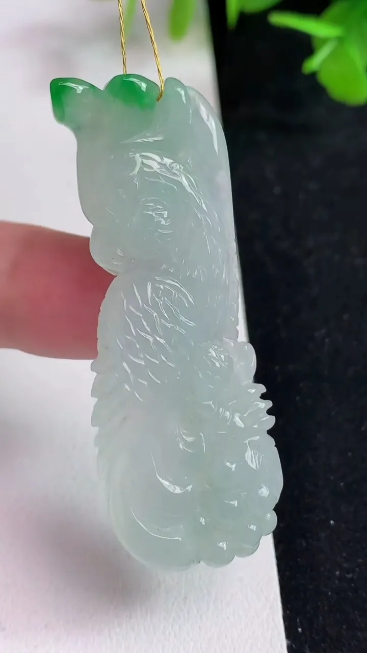 天然A货翡翠英明神武吊坠，尺寸53.5-19.5-6，重量:14.34g
5月13日