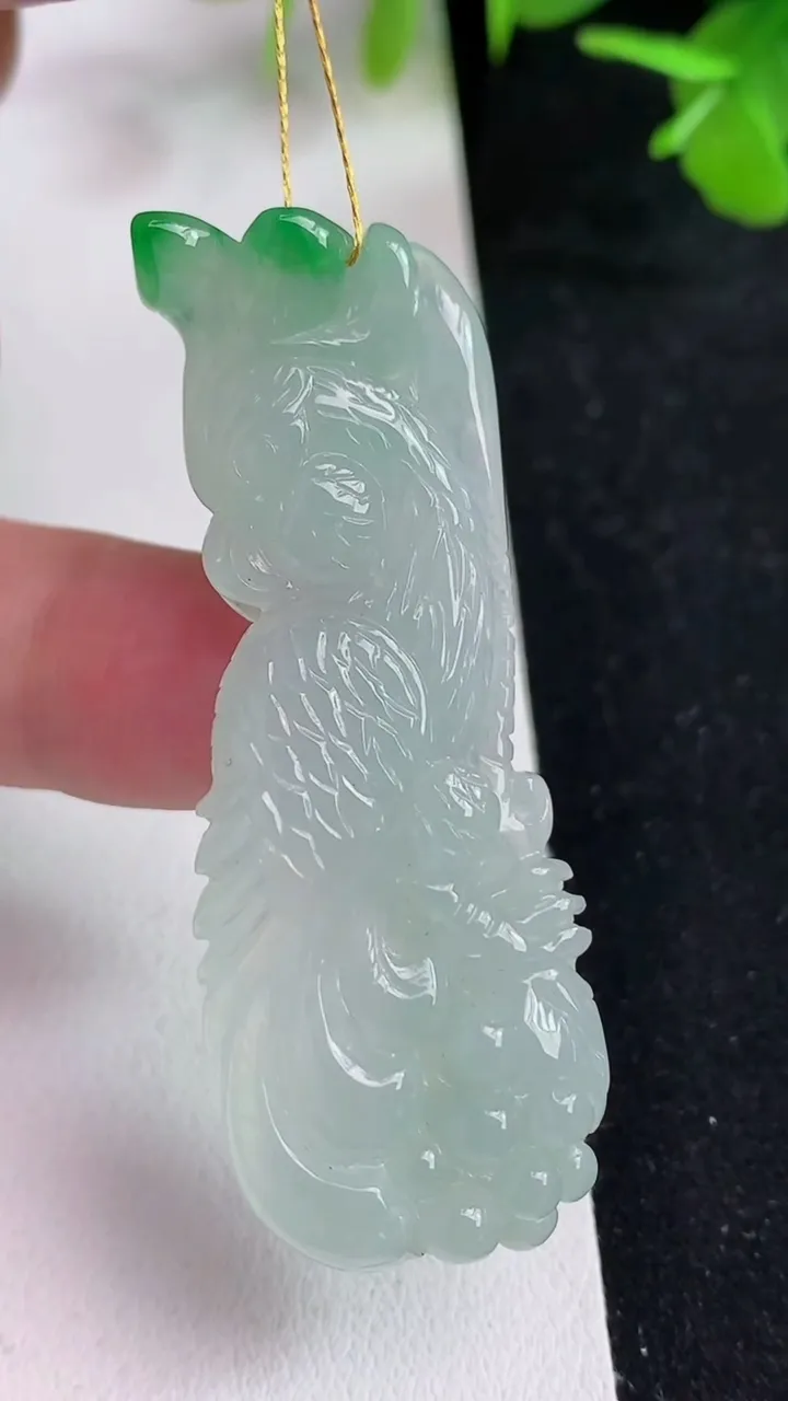 天然A货翡翠英明神武吊坠，尺寸53.5-19.5-6，重量:14.34g
5月13日