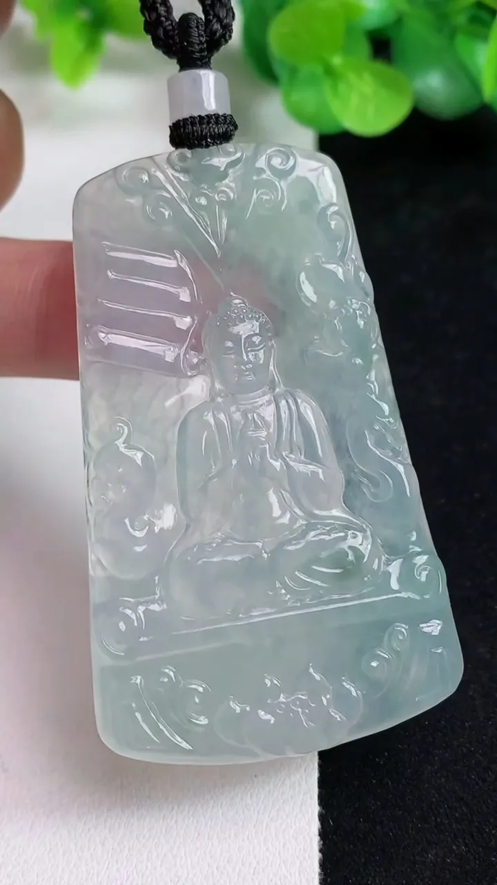 天然A货翡翠大日如来吊坠，尺寸60-36.7-4.6，重量:27.86g
5月13日