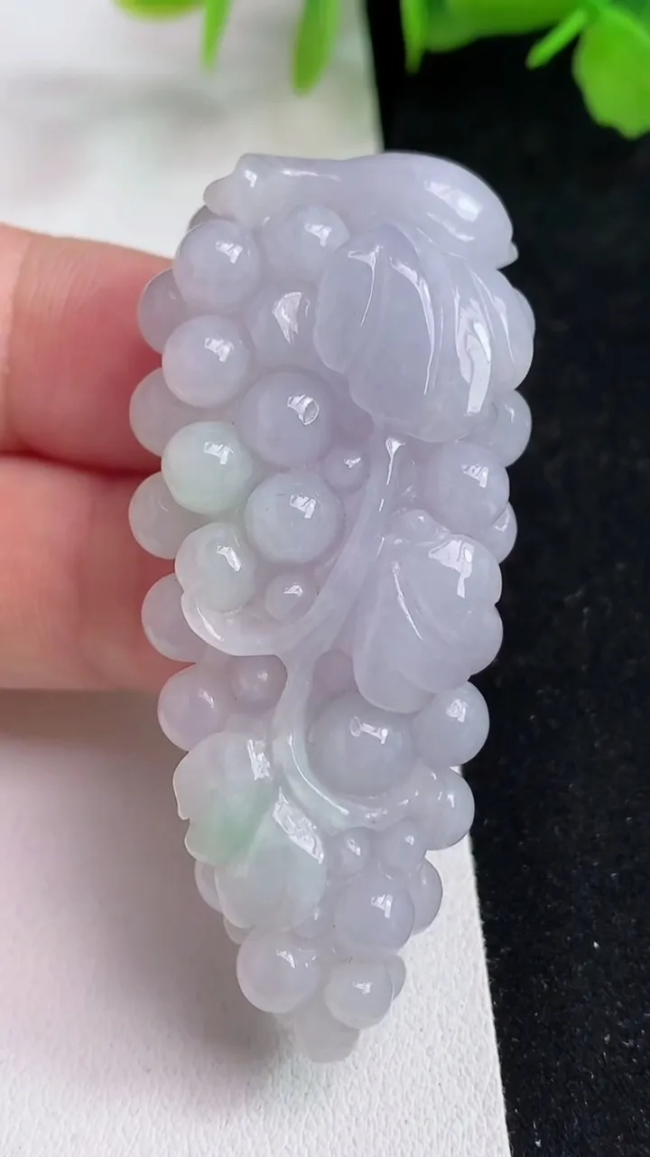 天然A货翡翠紫罗兰多子多福 葡萄吊坠，尺寸58.8-25.2-11.8，重量:29.33g
5月13