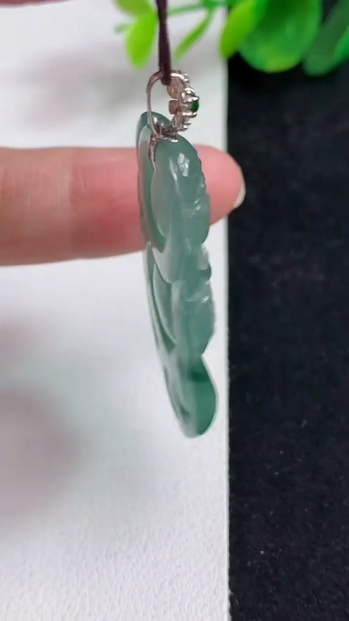 天然A货翡翠飘花布袋佛吊坠，尺寸43.4-27-5.8，重量:11.27g
5月13日