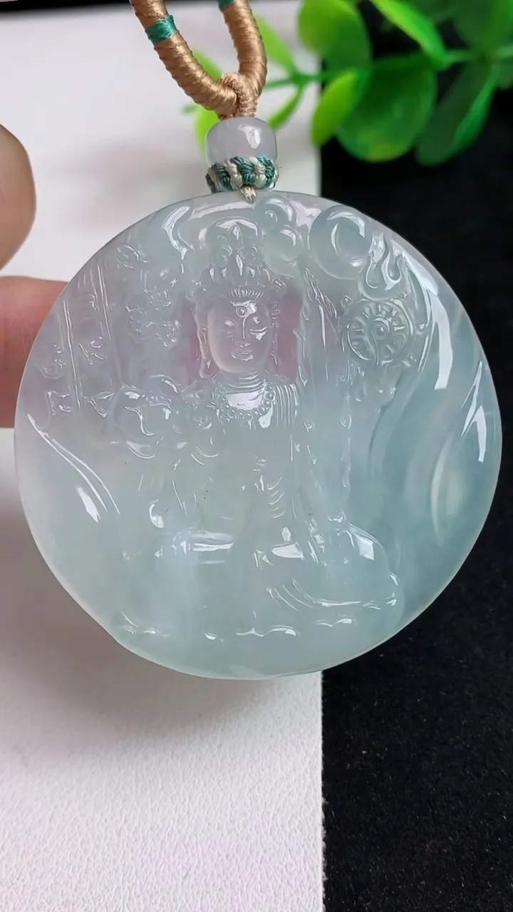 天然A货翡翠白冰虚空藏观音菩萨吊坠，尺寸50.5-5.3，重量:33.13g
5月13日