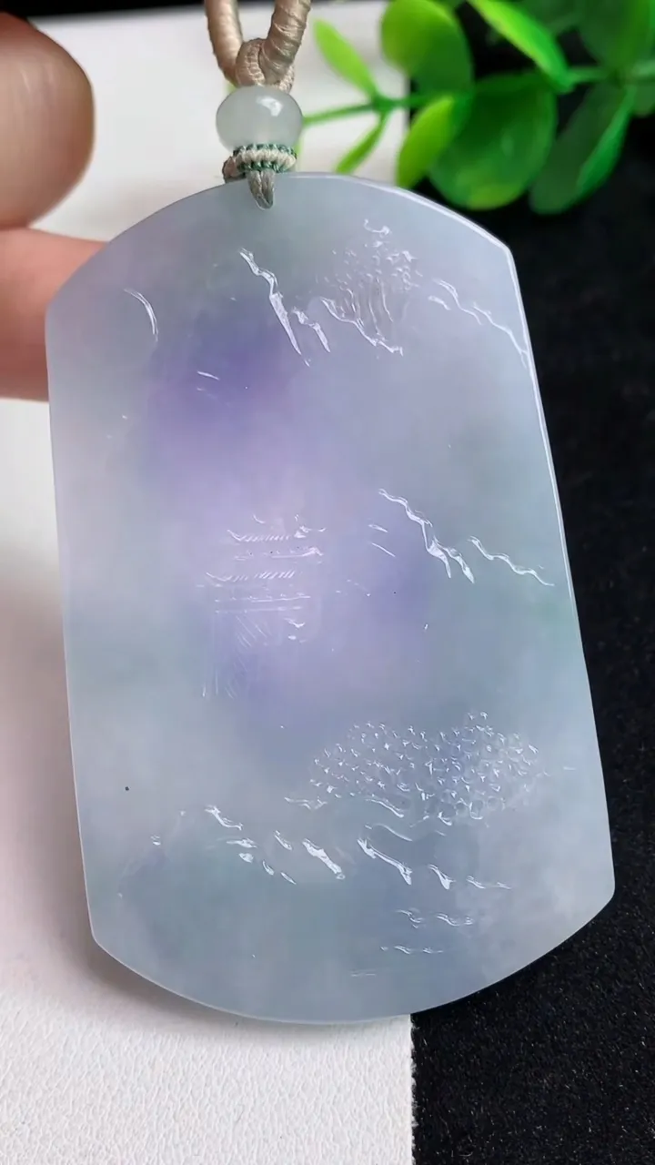 天然A货翡翠紫罗兰山水牌吊坠，尺寸71.6-45-6，重量:53.00g
5月13日